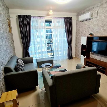 J&J Vacation Home@Novo8 Residence Kampong Tambak المظهر الخارجي الصورة