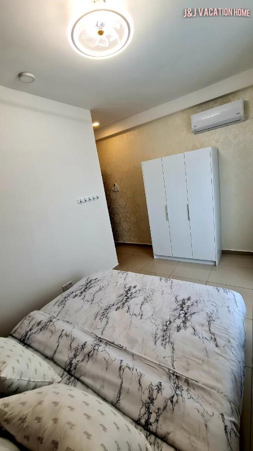 J&J Vacation Home@Novo8 Residence Kampong Tambak المظهر الخارجي الصورة
