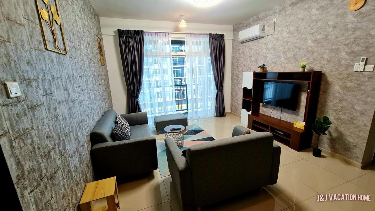 J&J Vacation Home@Novo8 Residence Kampong Tambak المظهر الخارجي الصورة