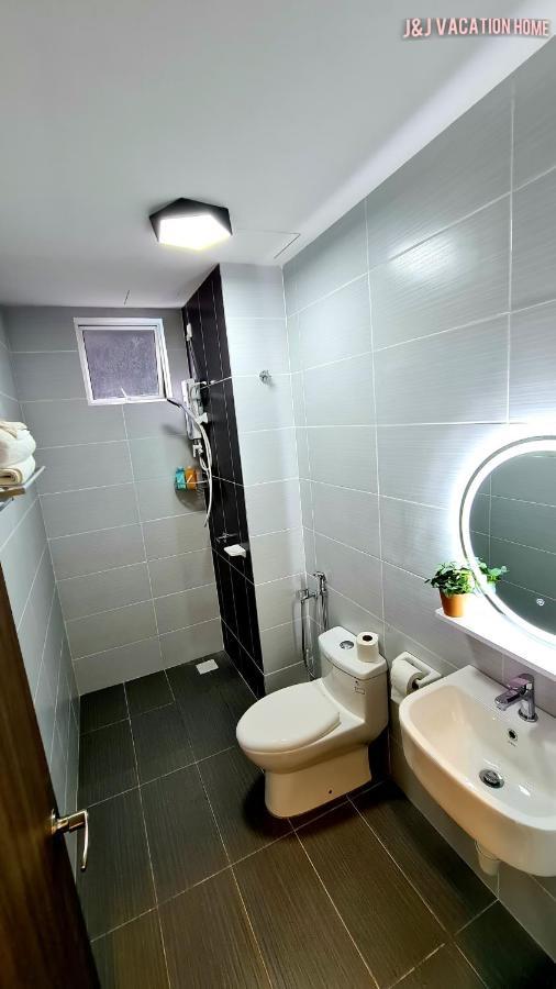 J&J Vacation Home@Novo8 Residence Kampong Tambak المظهر الخارجي الصورة
