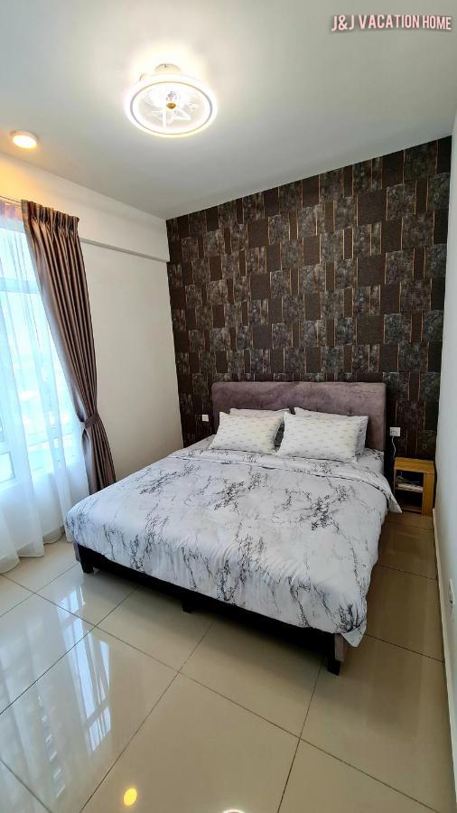 J&J Vacation Home@Novo8 Residence Kampong Tambak المظهر الخارجي الصورة