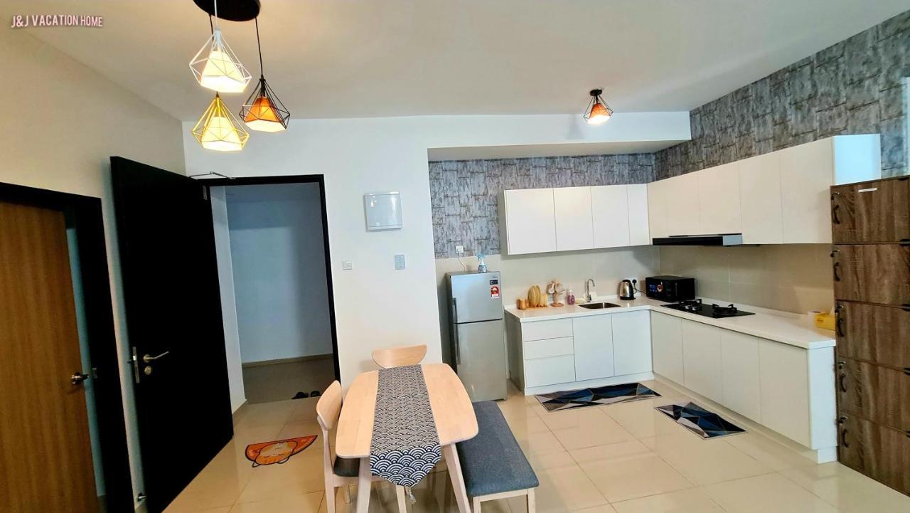 J&J Vacation Home@Novo8 Residence Kampong Tambak المظهر الخارجي الصورة