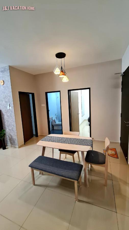 J&J Vacation Home@Novo8 Residence Kampong Tambak المظهر الخارجي الصورة