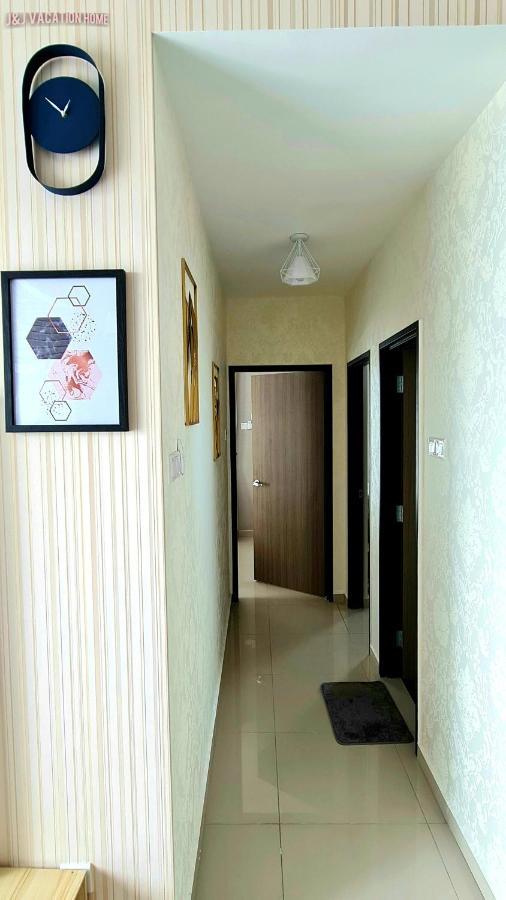 J&J Vacation Home@Novo8 Residence Kampong Tambak المظهر الخارجي الصورة