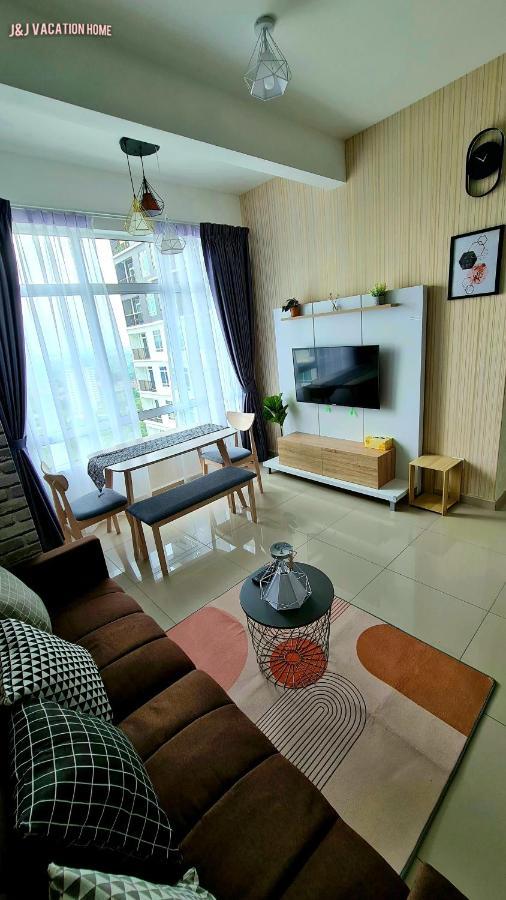 J&J Vacation Home@Novo8 Residence Kampong Tambak المظهر الخارجي الصورة