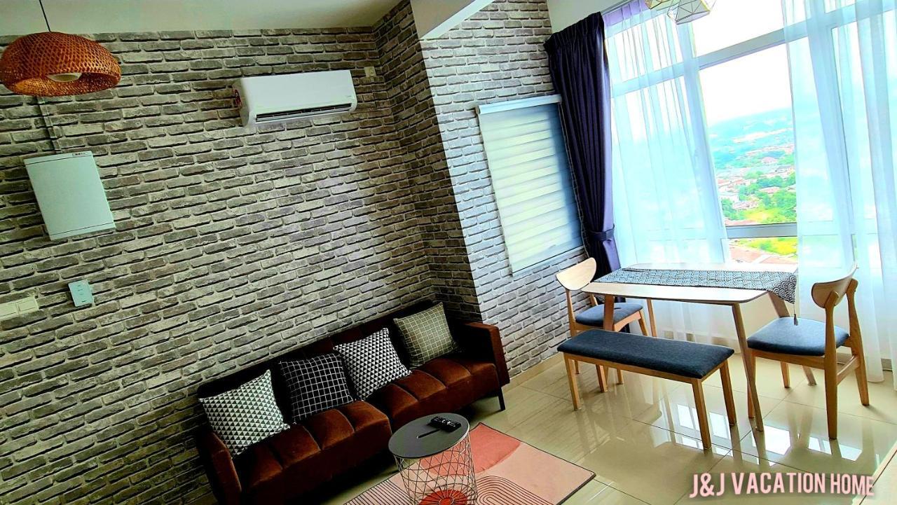 J&J Vacation Home@Novo8 Residence Kampong Tambak المظهر الخارجي الصورة