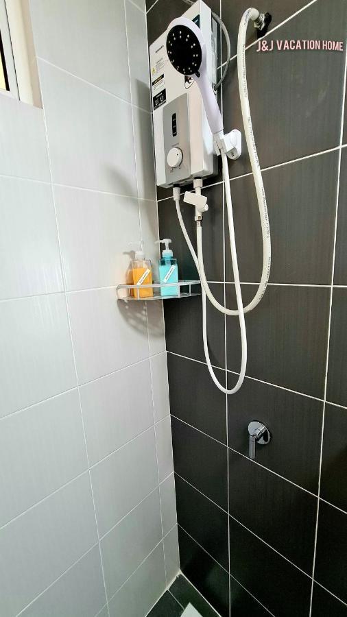 J&J Vacation Home@Novo8 Residence Kampong Tambak المظهر الخارجي الصورة
