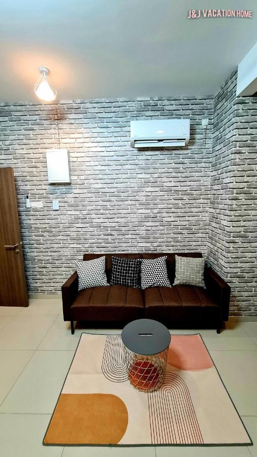 J&J Vacation Home@Novo8 Residence Kampong Tambak المظهر الخارجي الصورة