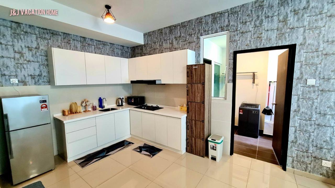 J&J Vacation Home@Novo8 Residence Kampong Tambak المظهر الخارجي الصورة