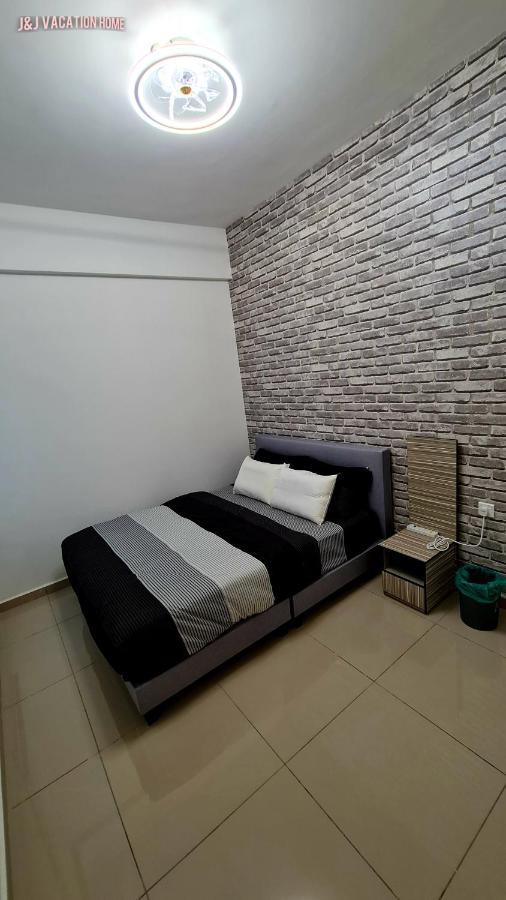 J&J Vacation Home@Novo8 Residence Kampong Tambak المظهر الخارجي الصورة