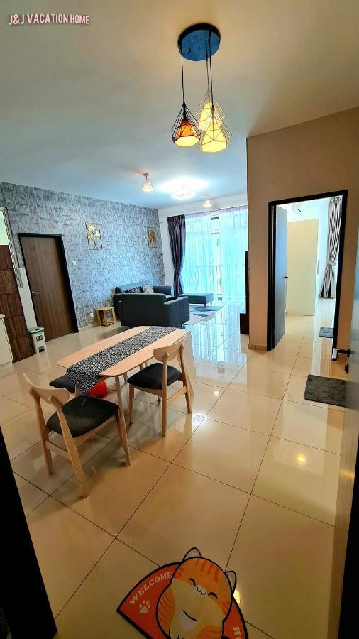 J&J Vacation Home@Novo8 Residence Kampong Tambak المظهر الخارجي الصورة