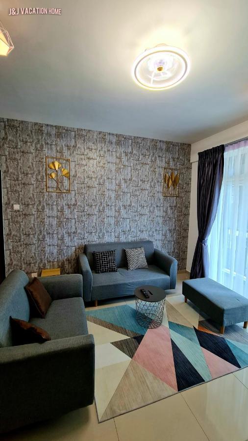 J&J Vacation Home@Novo8 Residence Kampong Tambak المظهر الخارجي الصورة