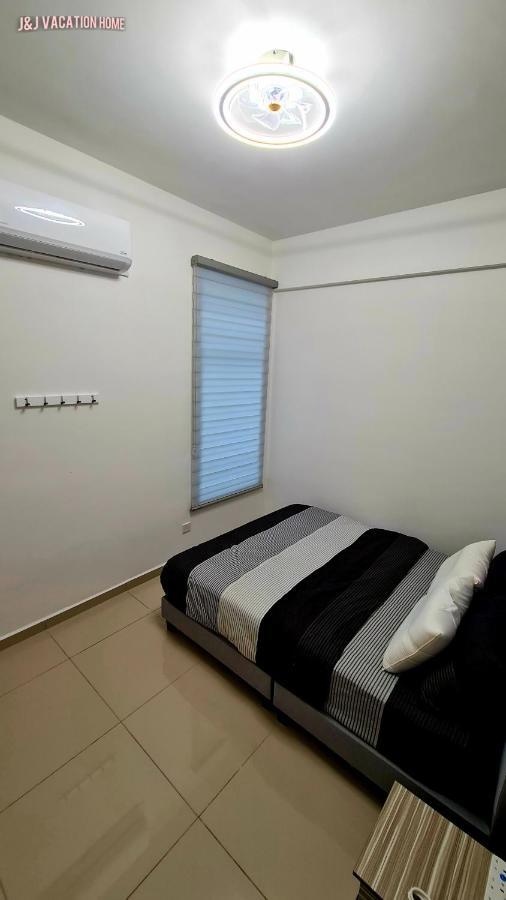 J&J Vacation Home@Novo8 Residence Kampong Tambak المظهر الخارجي الصورة